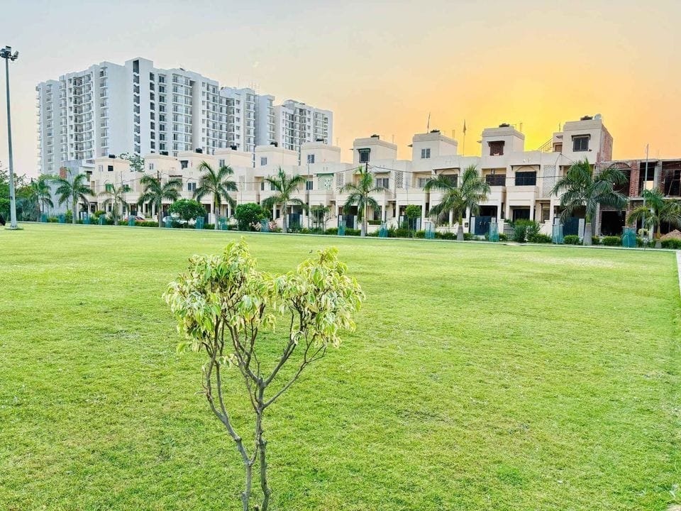 Lucknow Greens Hero 2